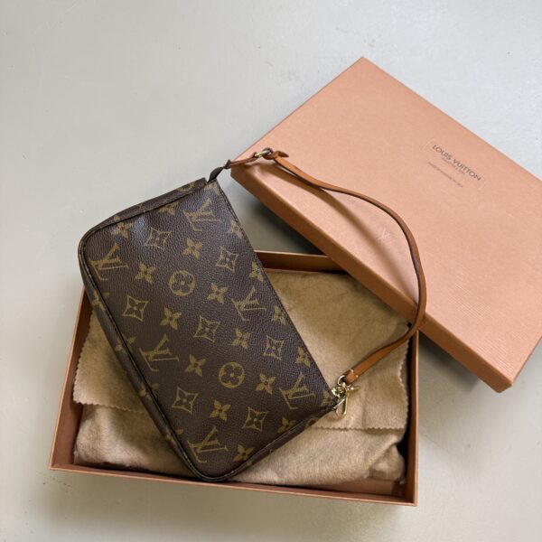 Louis Vuitton Pochette